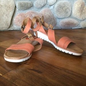 ✔️Comfortiva Ankle Buckle Sandal Size 8